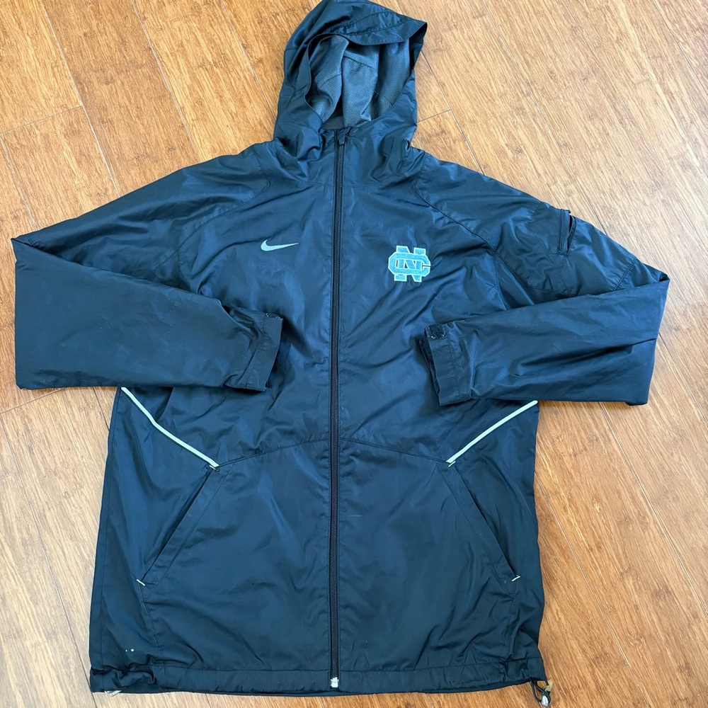 NORTH CAROLINA TAR HEELS OLD LOGO NIKE STORM FIT WINDBREAKER JACKET MEDIUM RARE